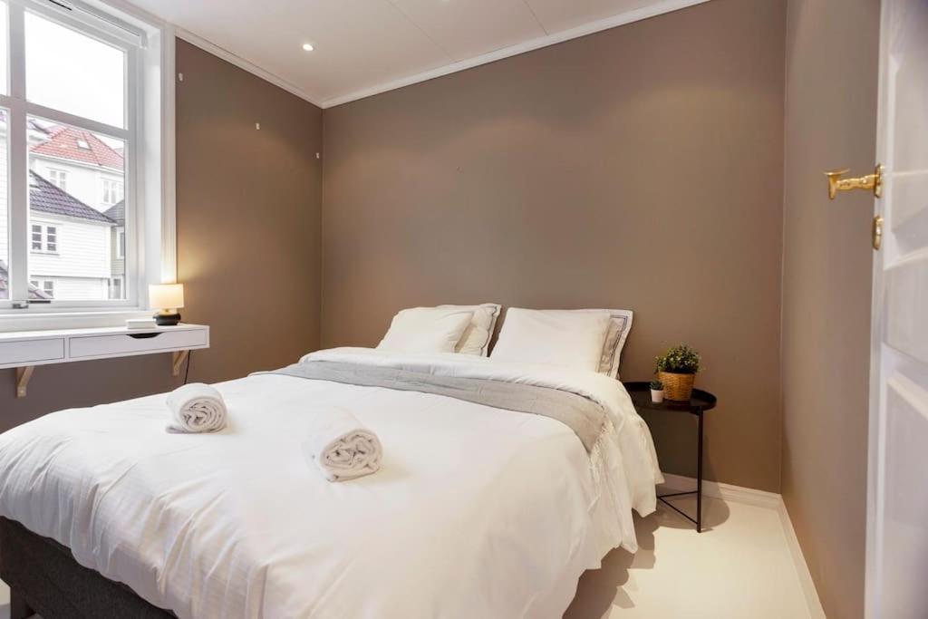 New! Modern Top Floor Apartment In Historic Area! برغن المظهر الخارجي الصورة