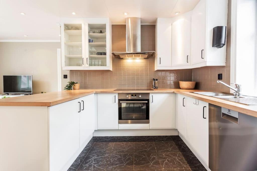 New! Modern Top Floor Apartment In Historic Area! برغن المظهر الخارجي الصورة