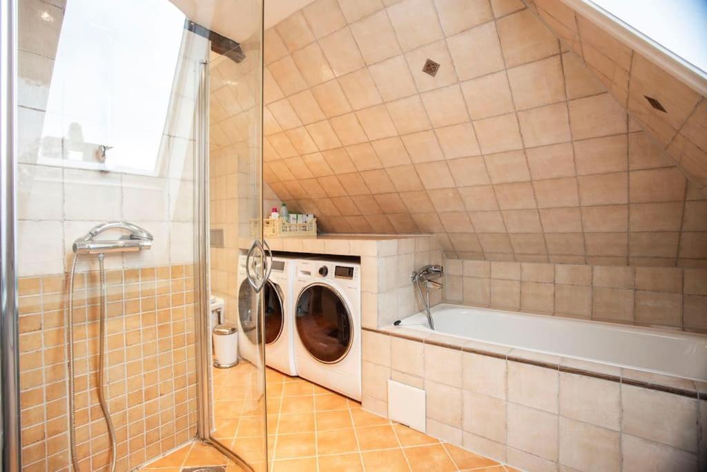 New! Modern Top Floor Apartment In Historic Area! برغن المظهر الخارجي الصورة