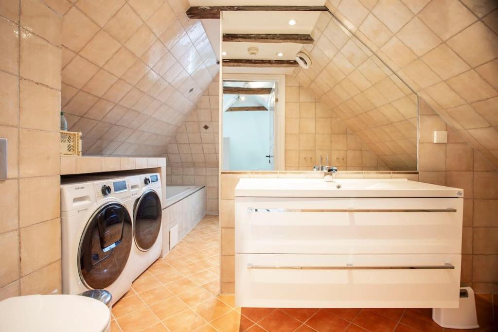 New! Modern Top Floor Apartment In Historic Area! برغن المظهر الخارجي الصورة