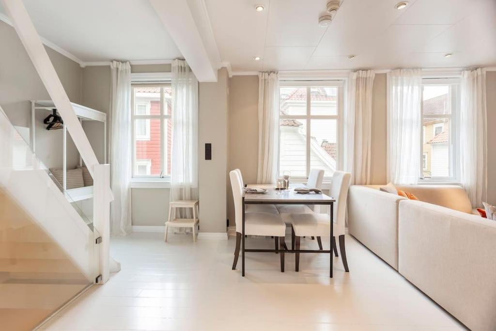 New! Modern Top Floor Apartment In Historic Area! برغن المظهر الخارجي الصورة